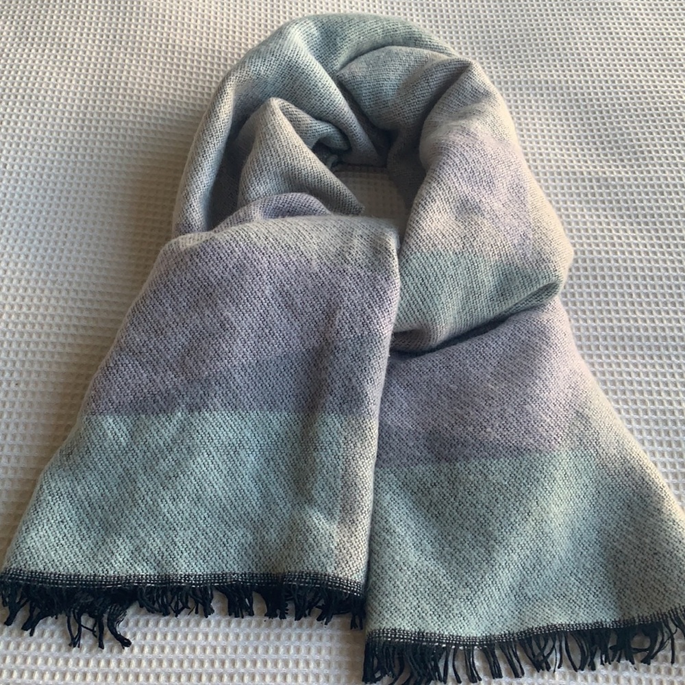 Beautiful H&M winter scarf like new!